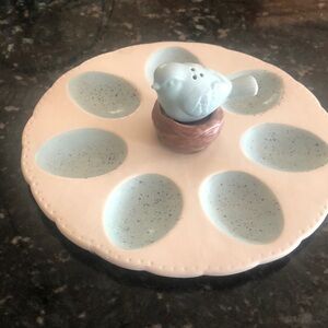 Deviled Egg Tray with Bird and Nest Shakers